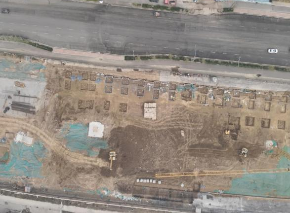 无人机航拍建筑工地.png